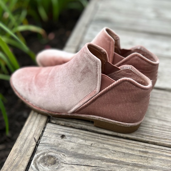 BOBS from Skechers Shoes - BOBS Harmony Endless Road Blush Ankle Booties
